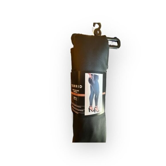 🆕 NWT Women’s torrid Black Full Length Signature Waist Faux Leather Legging - Picture 3 of 5